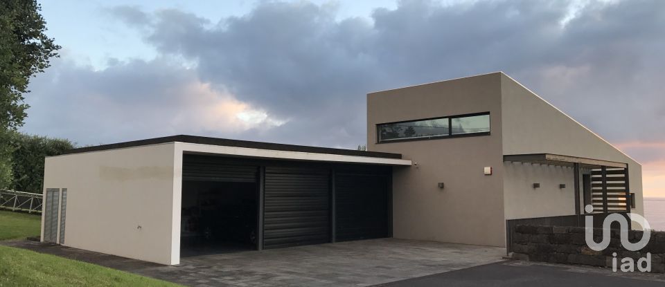 Gîte T3 à Lagoa (Santa Cruz) de 439 m²