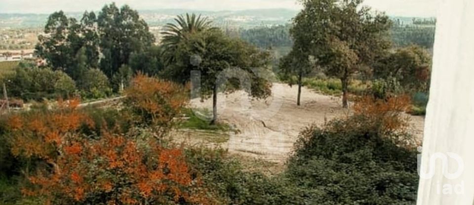 Terrain à Louredo de 4 608 m²