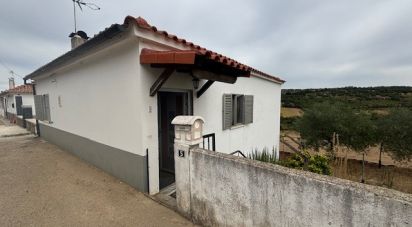 Village house T3 in Penas Roias of 227 m²