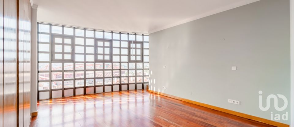 Apartment T3 in São Domingos De Benfica of 169 m²