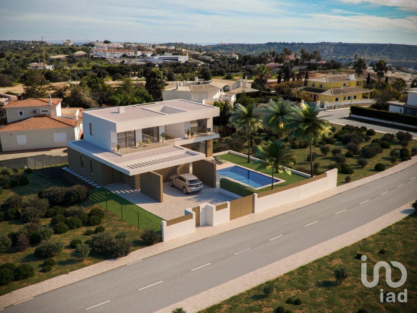 House T4 in Luz of 255 m²