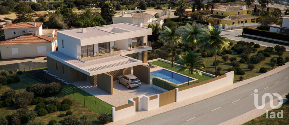 House T4 in Luz of 255 m²