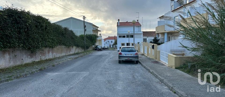 Terreno em Atouguia da Baleia de 231 m²