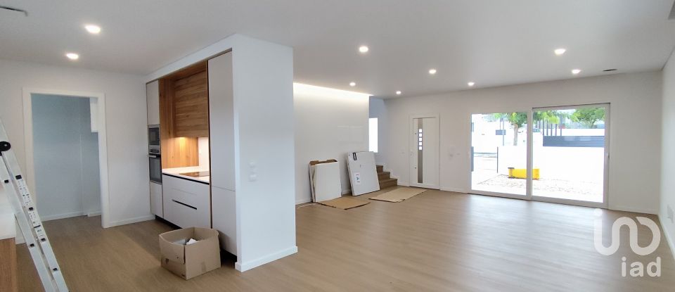 Maison T4 à Vermelha de 228 m²