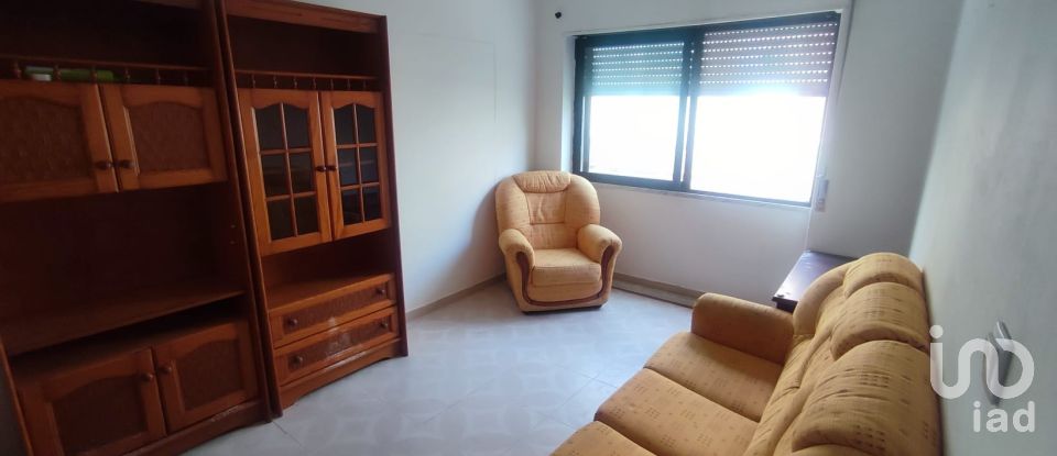 Apartment T2 in Corroios of 66 m²