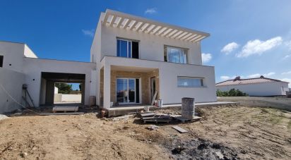 House T3 in Miragaia e Marteleira of 180 m²