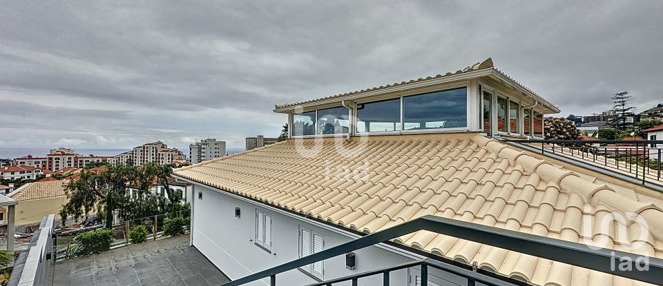 Casa / Villa T3 em Funchal (São Pedro) de 196 m²