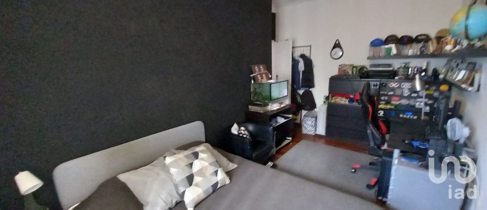 Apartment T2 in Almada, Cova da Piedade, Pragal e Cacilhas of 74 m²