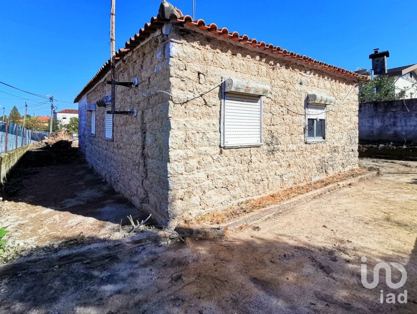 Casa / Villa T1 em Geraz Do Lima (Santa Maria, Santa Leocádia E Moreira) E Deão de 64 m²