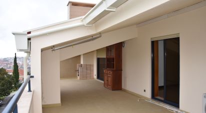 Apartment T5 in Santo António dos Olivais of 306 m²