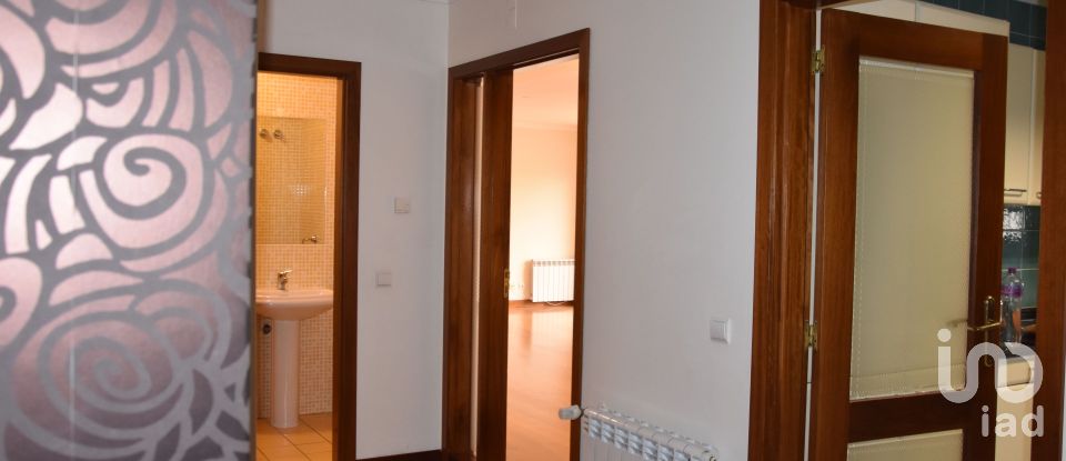 Apartment T5 in Santo António dos Olivais of 306 m²