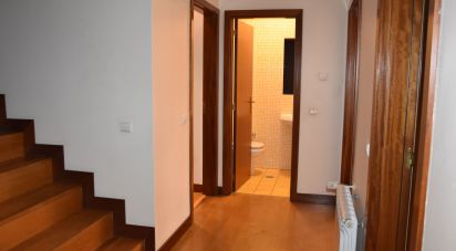 Apartment T5 in Santo António dos Olivais of 306 m²