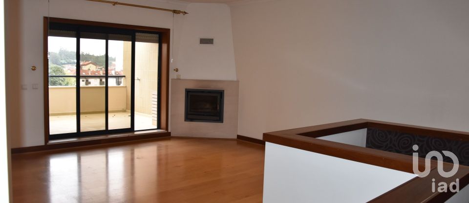 Apartment T5 in Santo António dos Olivais of 306 m²