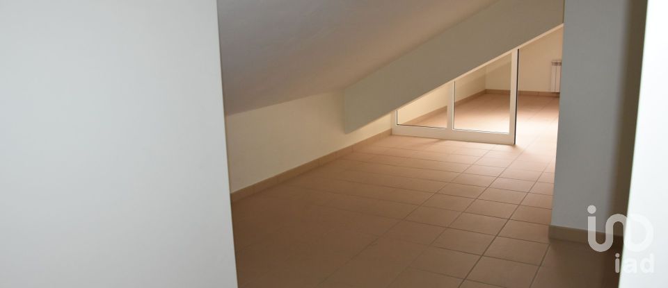 Apartment T5 in Santo António dos Olivais of 306 m²