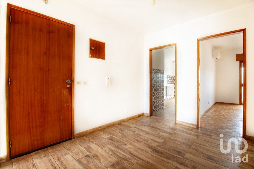 Apartamento T2 em Quelfes de 84 m²