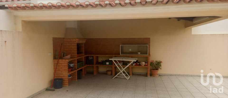 House T3 in Atouguia da Baleia of 205 m²