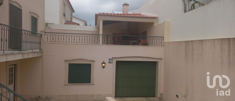 House T3 in Atouguia da Baleia of 205 m²