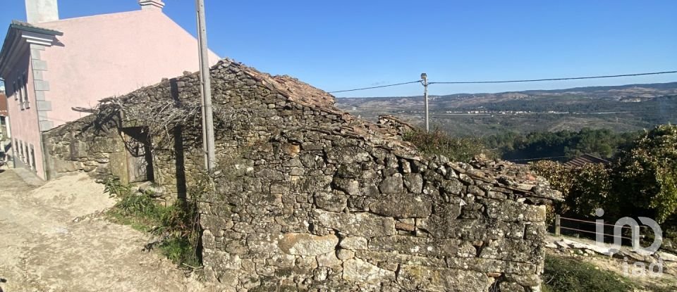 Maison de campagne T0 à Adoufe e Vilarinho de Samardã de 90 m²