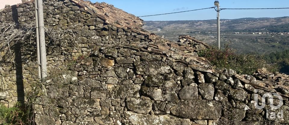 Maison de campagne T0 à Adoufe e Vilarinho de Samardã de 90 m²