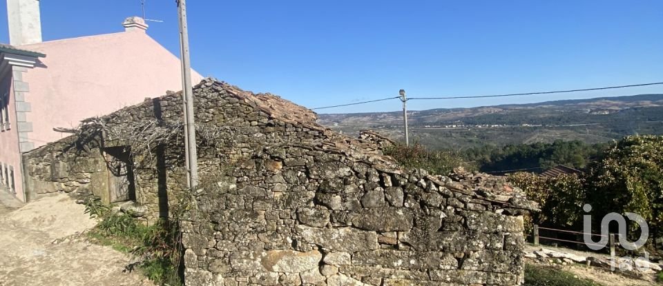 Maison de campagne T0 à Adoufe e Vilarinho de Samardã de 90 m²