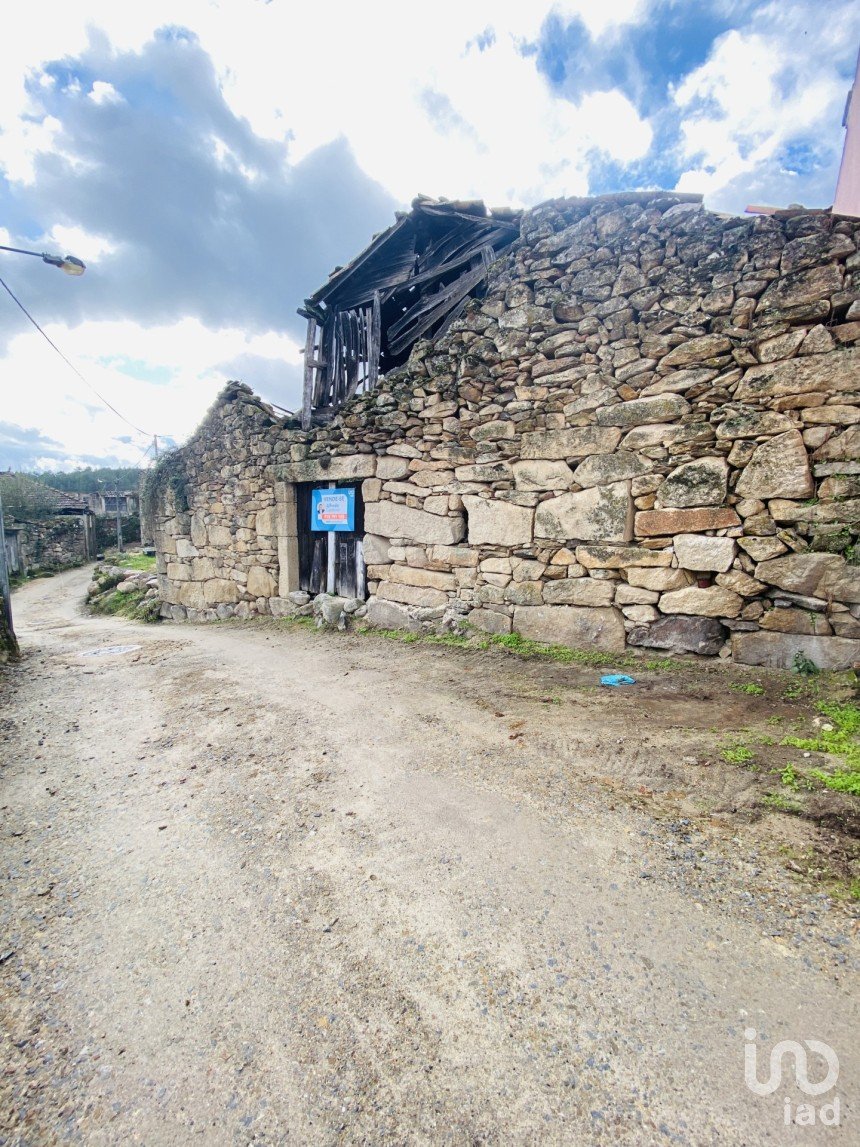 Maison de campagne T0 à Adoufe e Vilarinho de Samardã de 90 m²