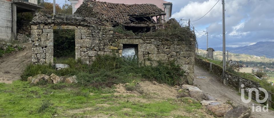 Maison de campagne T0 à Adoufe e Vilarinho de Samardã de 90 m²