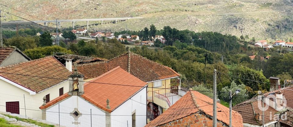 Maison de campagne T0 à Adoufe e Vilarinho de Samardã de 90 m²