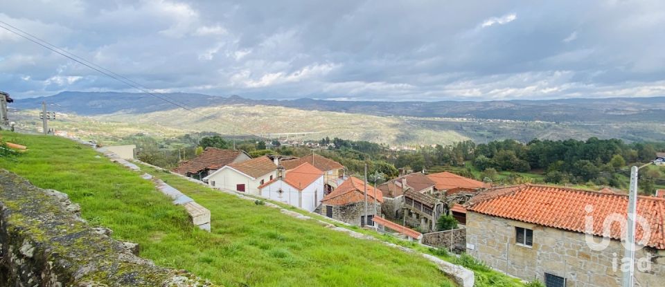 Maison de campagne T0 à Adoufe e Vilarinho de Samardã de 90 m²