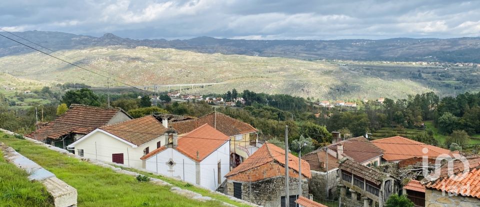 Maison de campagne T0 à Adoufe e Vilarinho de Samardã de 90 m²