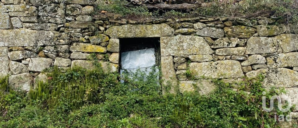 Maison de campagne T0 à Adoufe e Vilarinho de Samardã de 90 m²