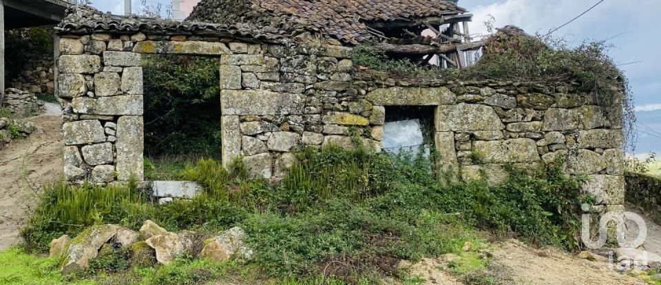 Maison de campagne T0 à Adoufe e Vilarinho de Samardã de 90 m²