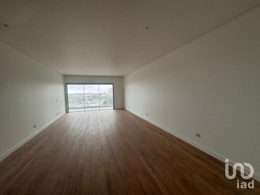 Apartamento T3 em Carnaxide e Queijas de 152 m²