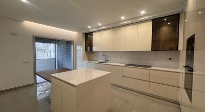 Apartamento T3 em Carnaxide e Queijas de 152 m²