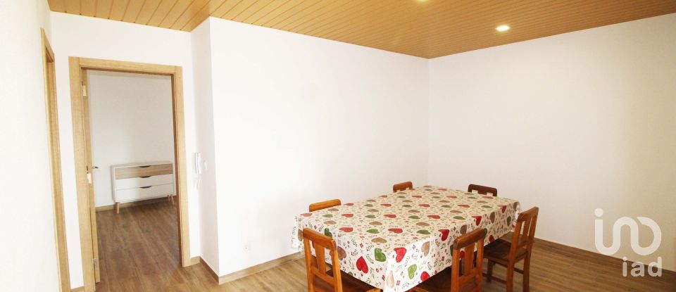 House T3 in Além da Ribeira e Pedreira of 146 m²