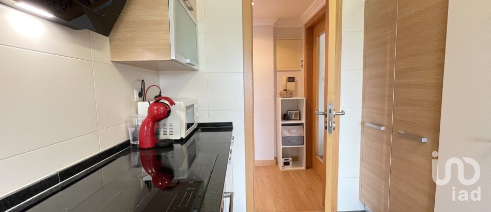 Apartment T2 in Santo António dos Cavaleiros e Frielas of 64 m²