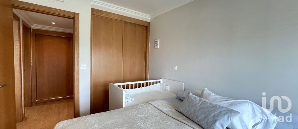 Apartment T2 in Santo António dos Cavaleiros e Frielas of 64 m²