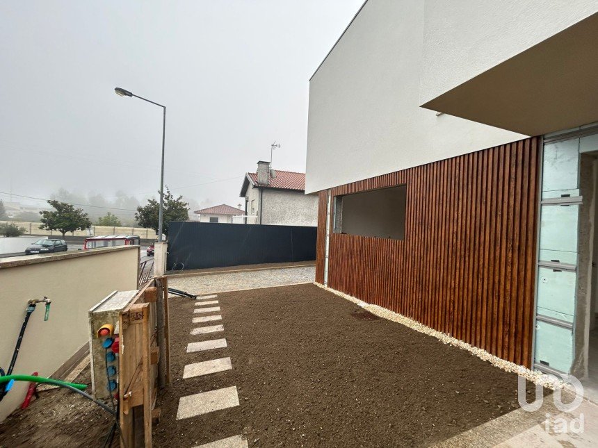 Maison T3 à Arões (São Romão) de 208 m²