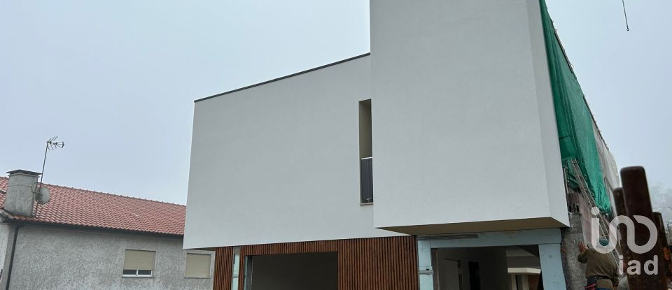 House T3 in Arões (São Romão) of 208 m²