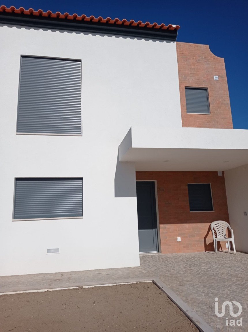 House T3 in Sesimbra (Castelo) of 75 m²