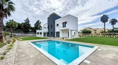 House T4 in Quarteira of 487 m²