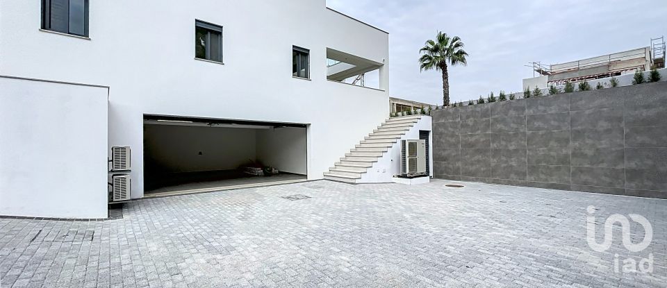 House T4 in Quarteira of 487 m²