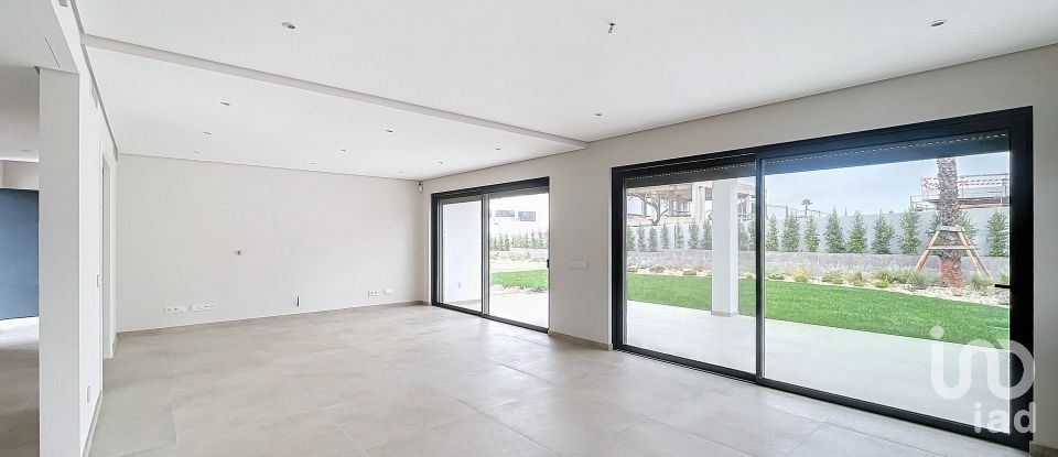 House T4 in Quarteira of 487 m²