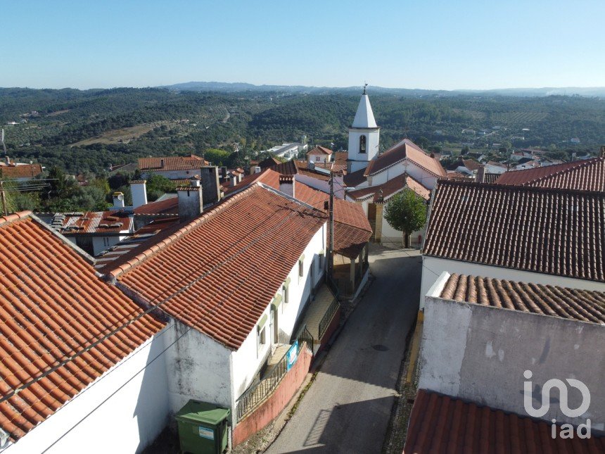 Traditional house T2 in Além da Ribeira e Pedreira of 120 m²