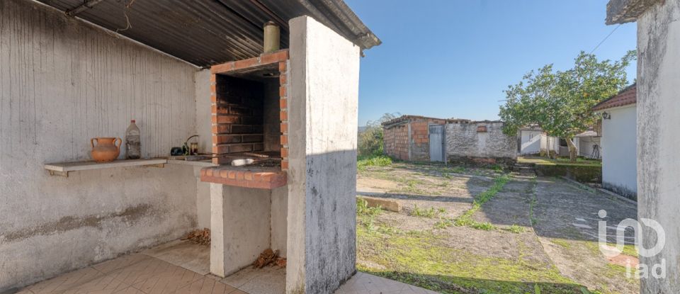 Traditional house T2 in Além da Ribeira e Pedreira of 120 m²