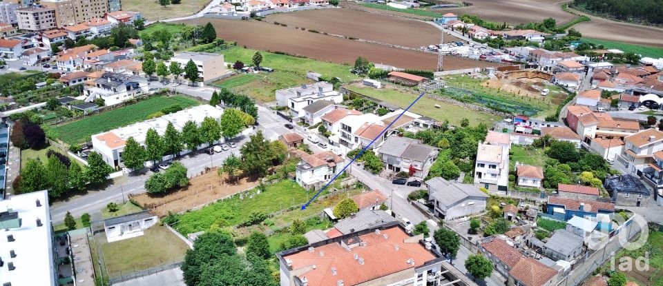 Building land in Moreira of 476 m²