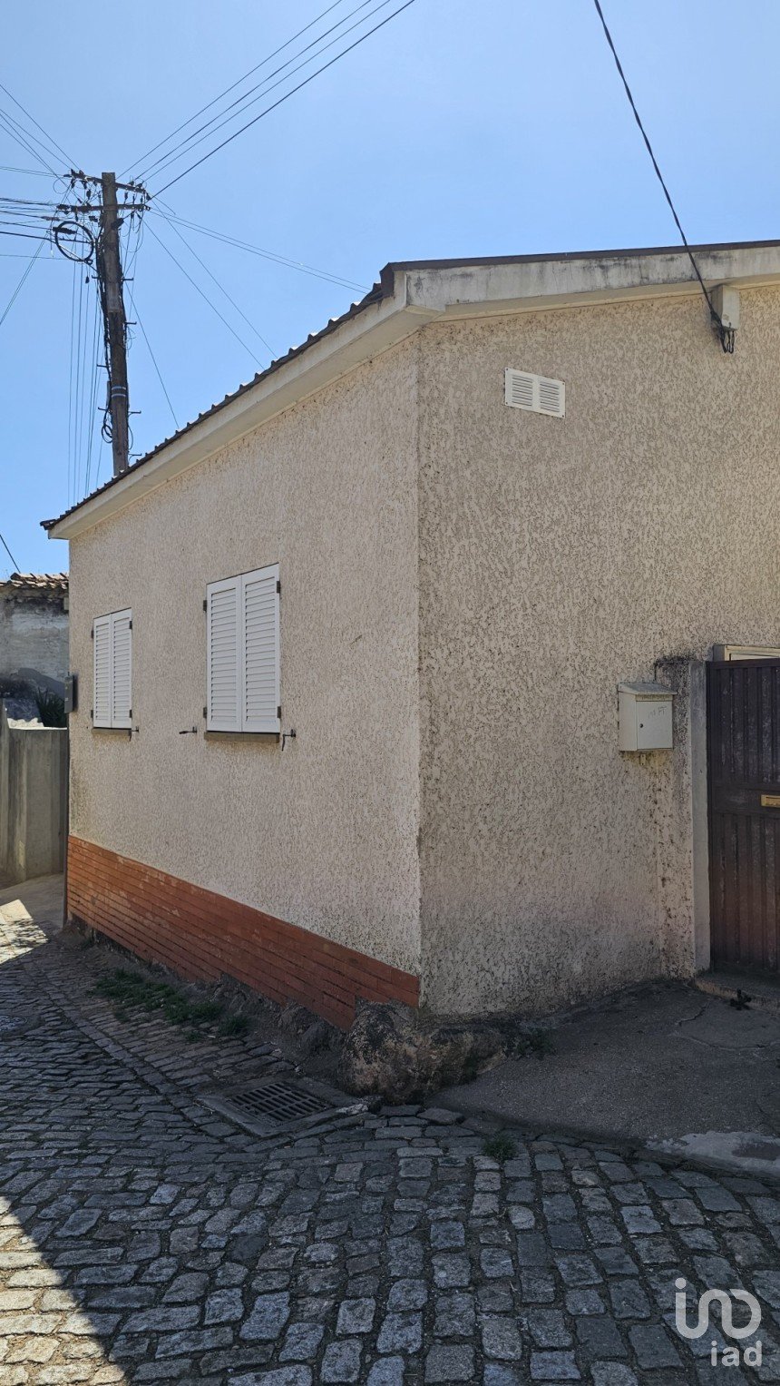 Traditional house T2 in Sandim, Olival, Lever e Crestuma of 90 m²