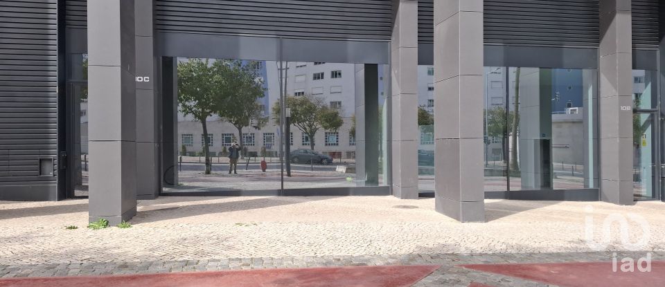 Boutique/Local commercial à Parque das Nações de 60 m²