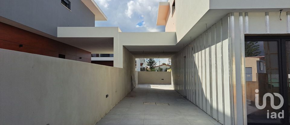 Casa T3 em Ericeira de 211 m²