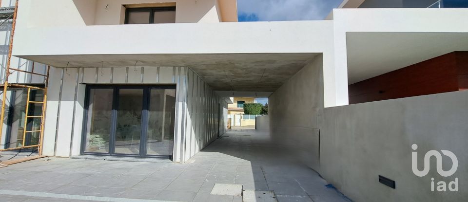 Casa T3 em Ericeira de 211 m²