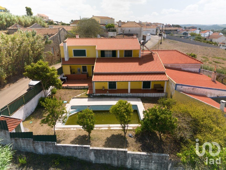 Casa T3 em Santa Maria, São Pedro e Sobral da Lagoa de 190 m²